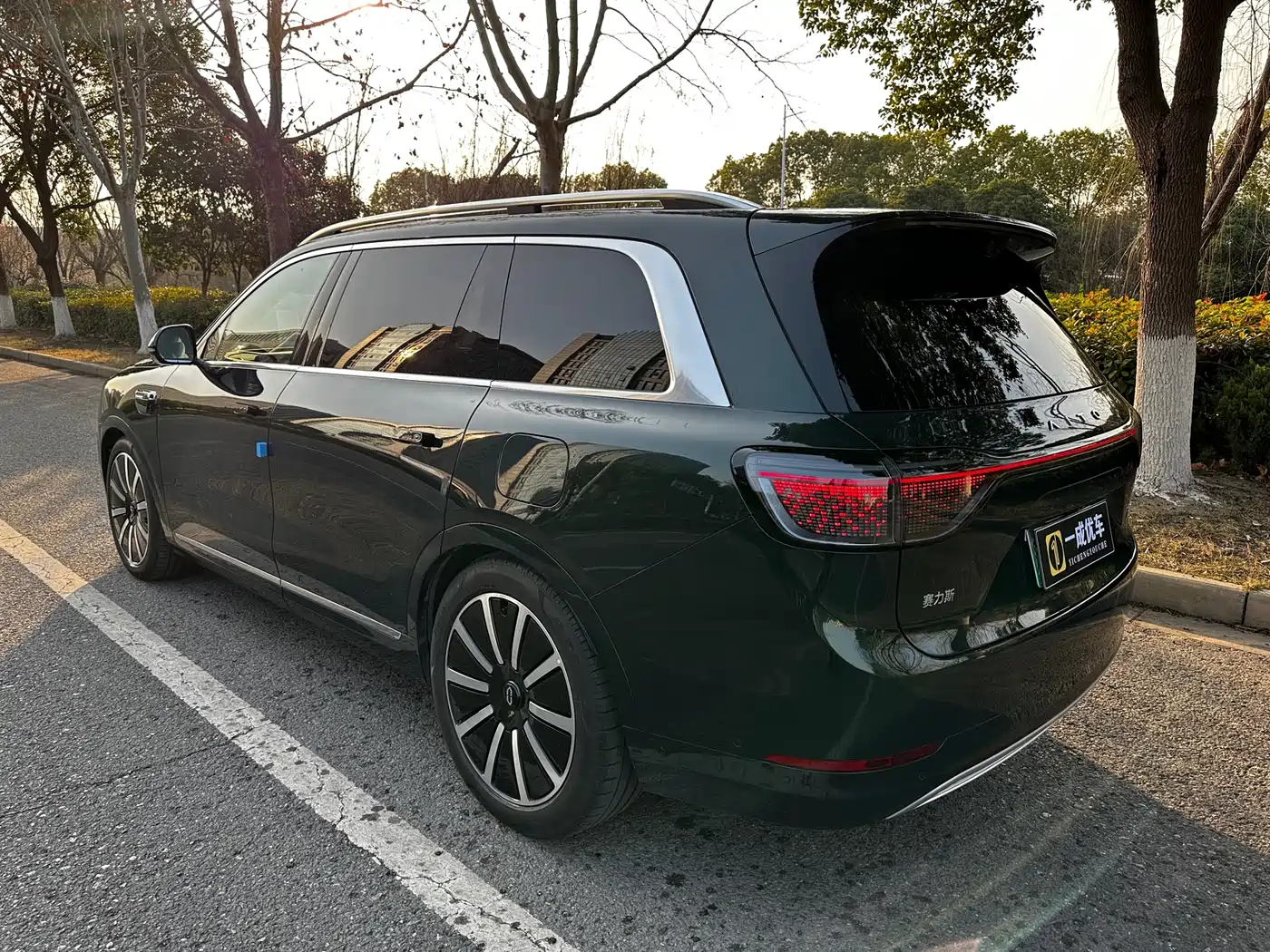 AITO Wenjie AITO M9 2025 Extended Range Ultra 52kWh 6-Seater фото 2