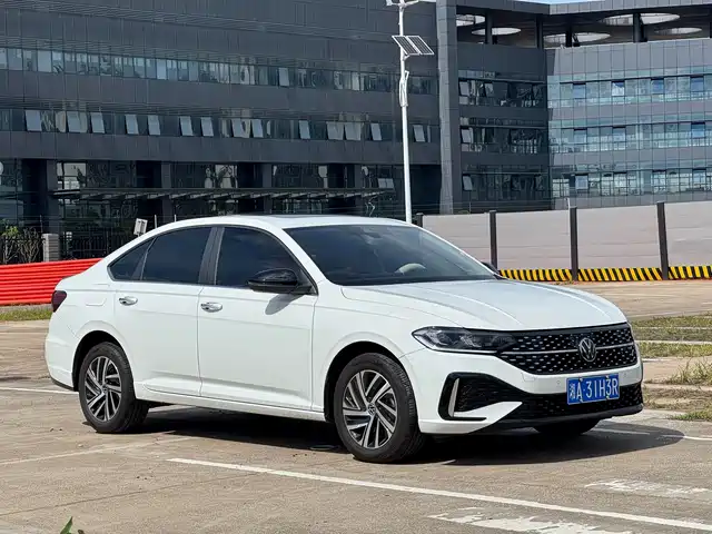 Volkswagen Lavida 2024 Model 300TSI DSG Starlight Leading Edition — фото 3