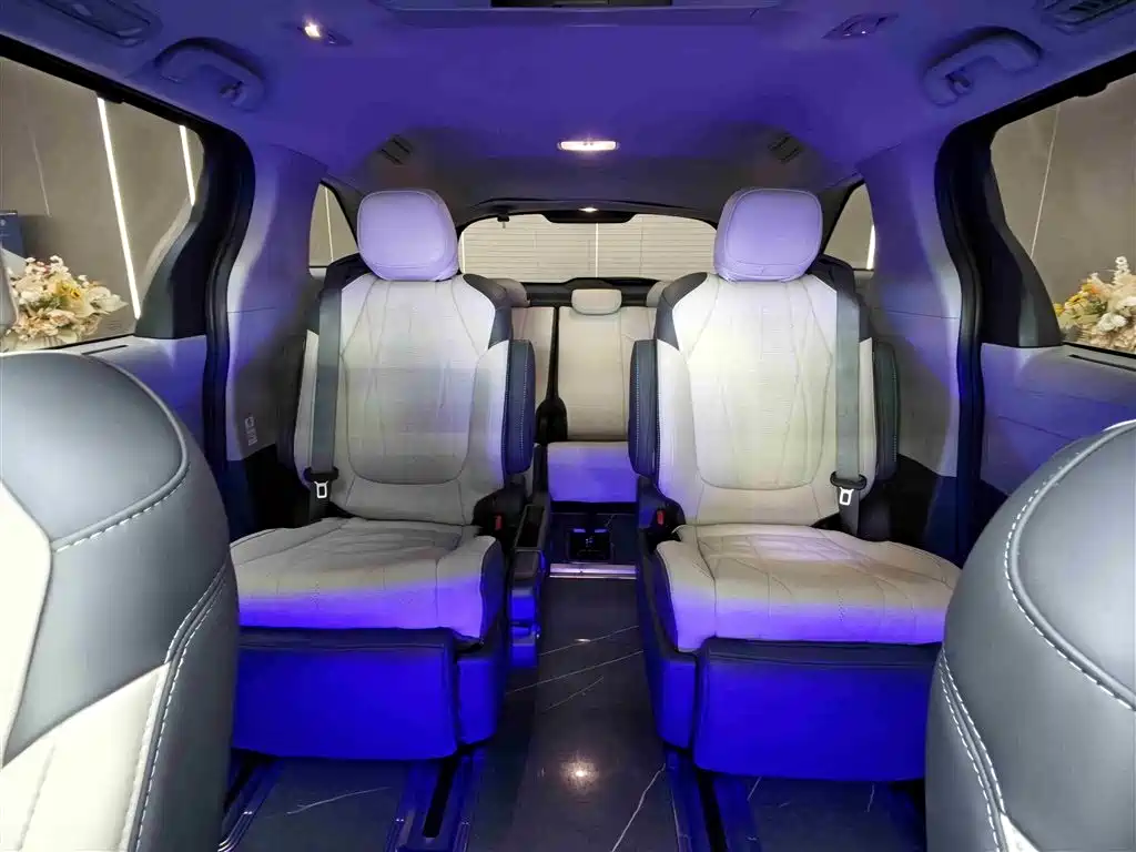 TOYOTA SIENNA