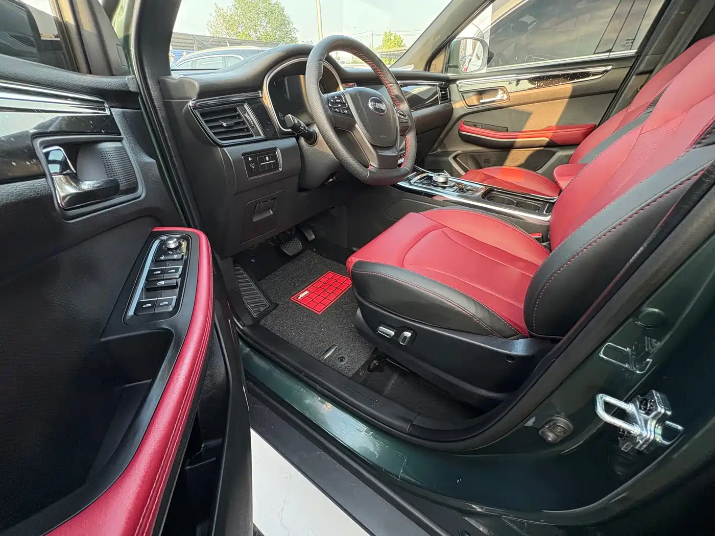 SWM Motor SWM G05 2023 2022 Model Year PRO 1.5T DCT Luxury 7-seater