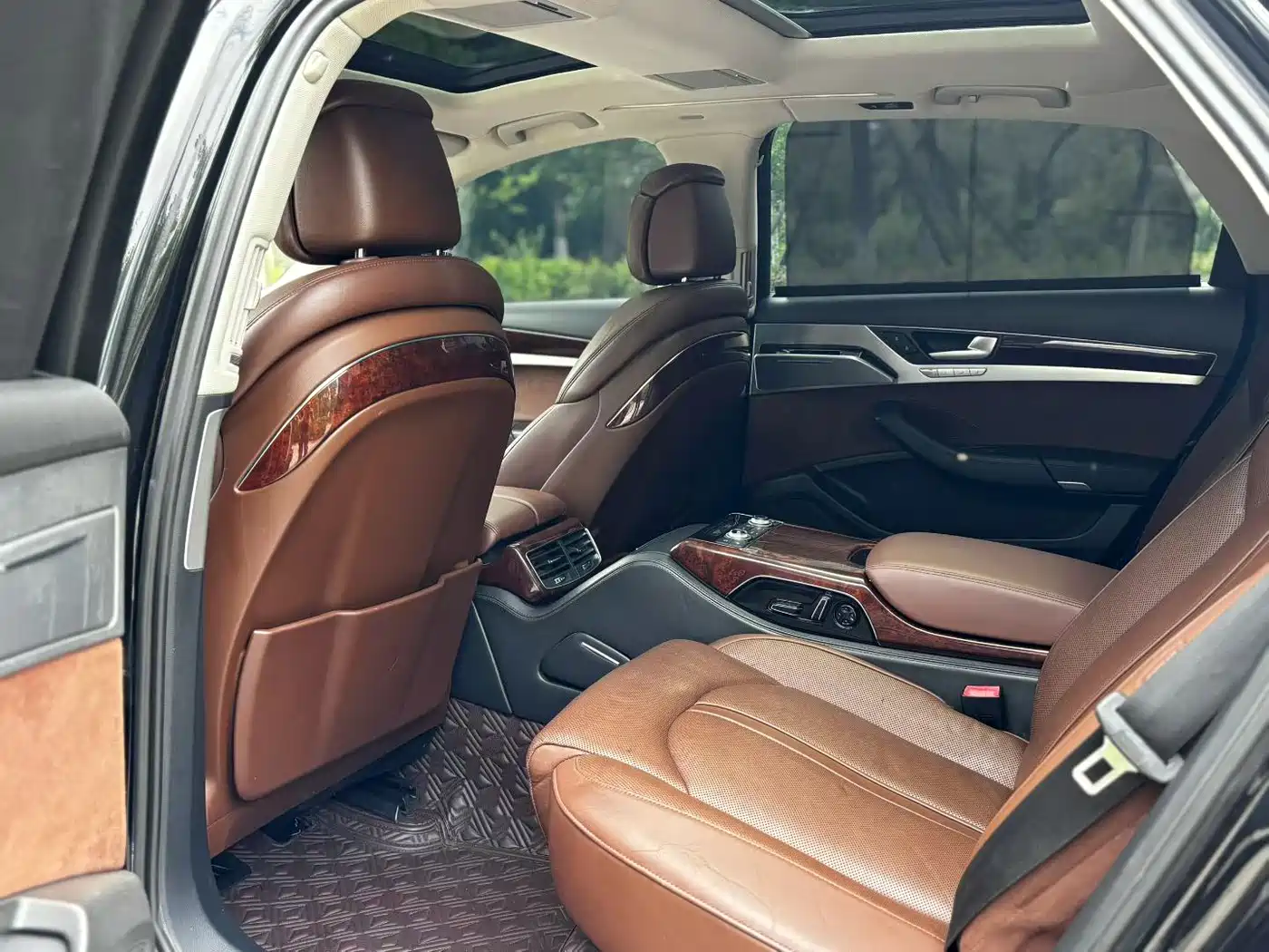 Фото 6 - Audi A8