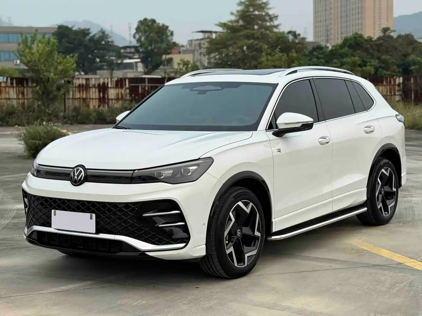 Volkswagen Tiguan L 2024 PRO 330TSI 2WD Intelligent Leader Edition фото 3