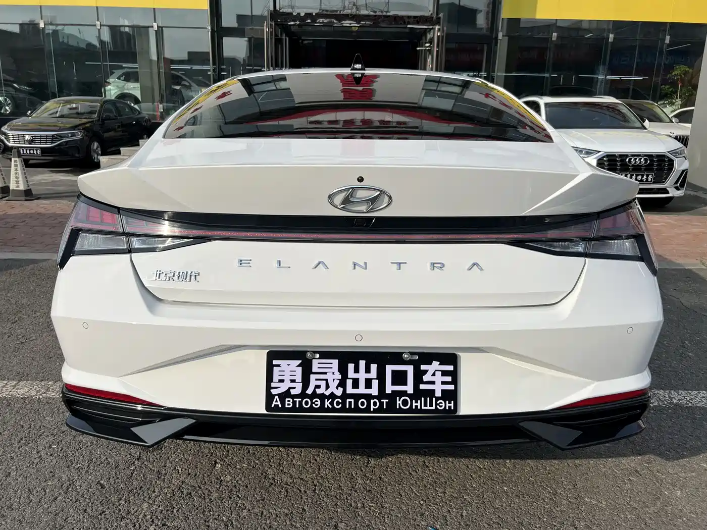 Hyundai Elantra 2023 Model 1.5L CVT LUX Premium Edition фото 5