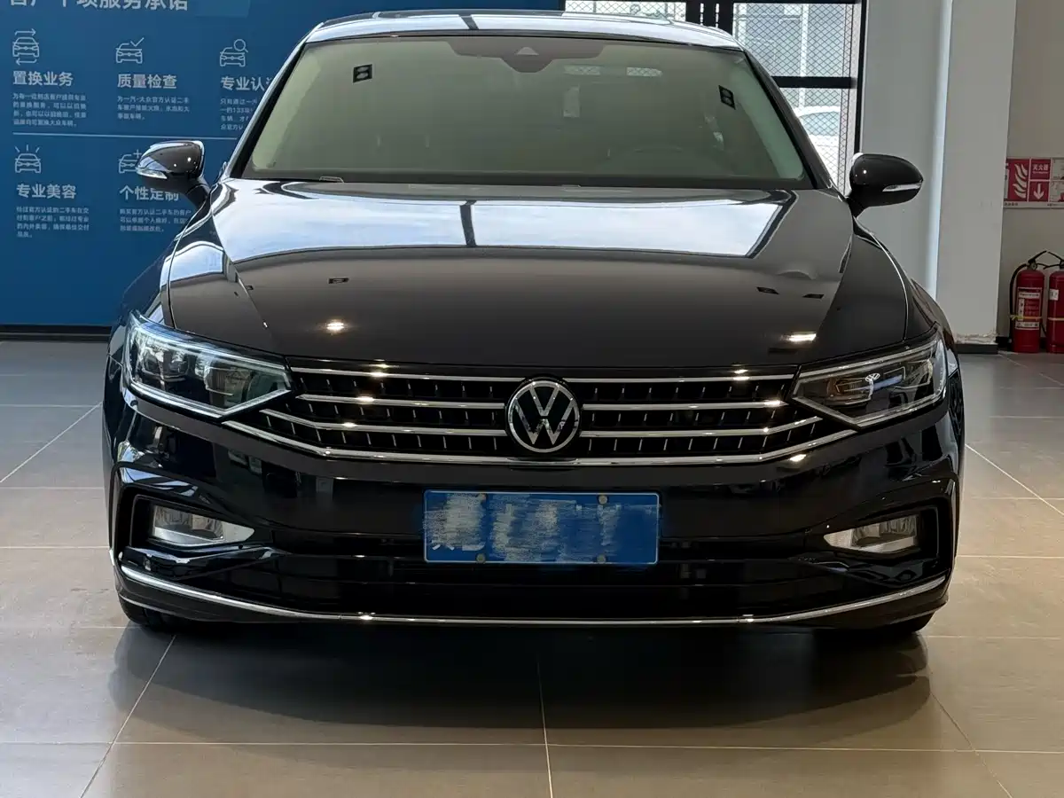 Volkswagen Magotan 2023 Model 2 Million Commemorative Edition 330TSI DSG Luxury фото 2