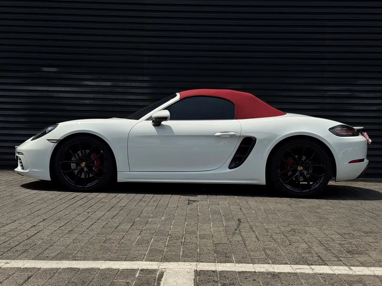 Photo 2 - Porsche 718