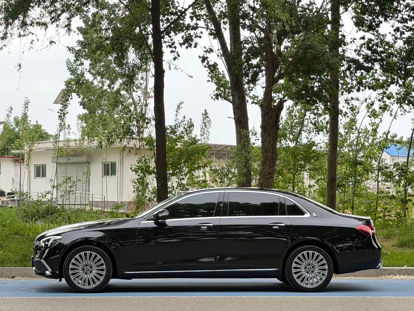 Mercedes-Benz E-Class 2023 E 300 L Fashion фото 3