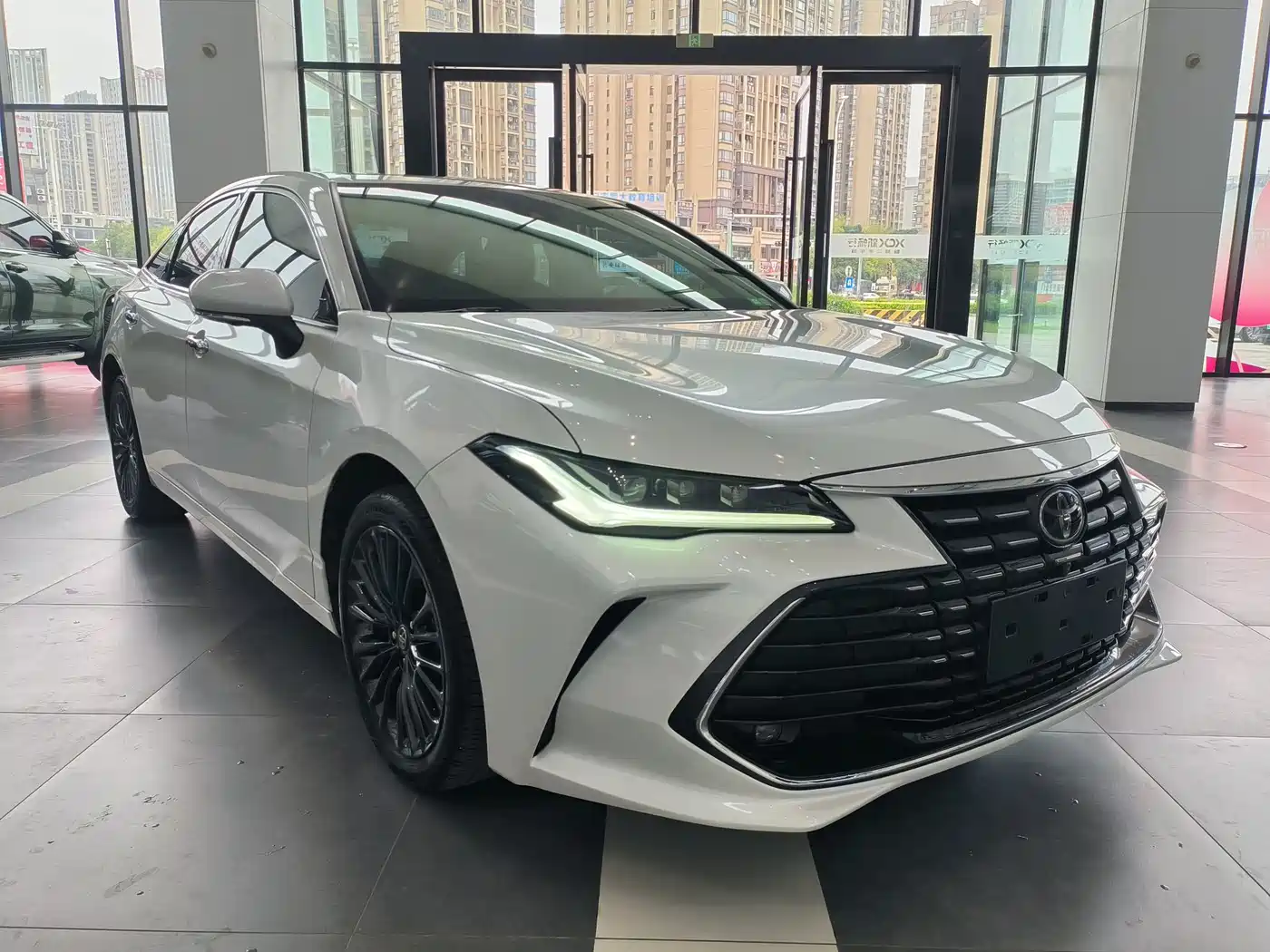 Toyota Avalon 2022 2.0L XLE Premium фото 7