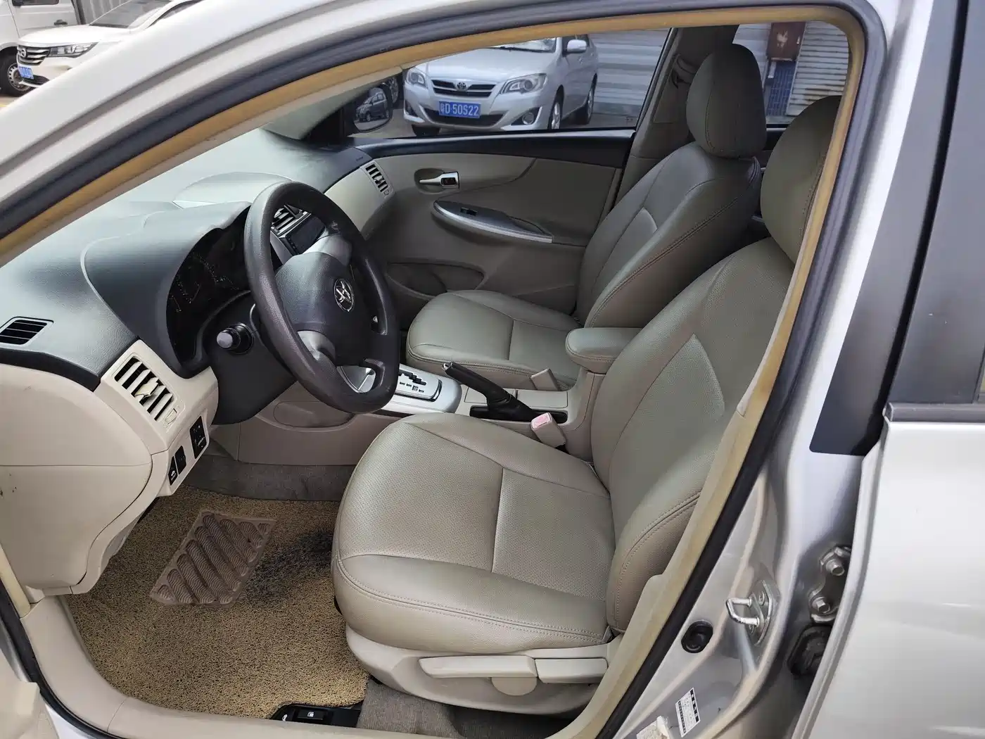 Toyota Corolla 2011 1.8L CVT GL-i Commemorative Edition фото 5