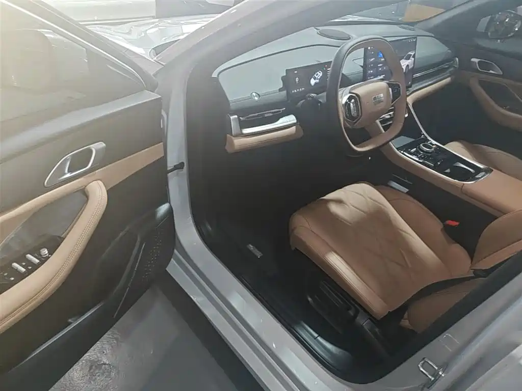 Geely Galaxy Galaxy A7 2025 EM-i 150km Premium Edition фото 9