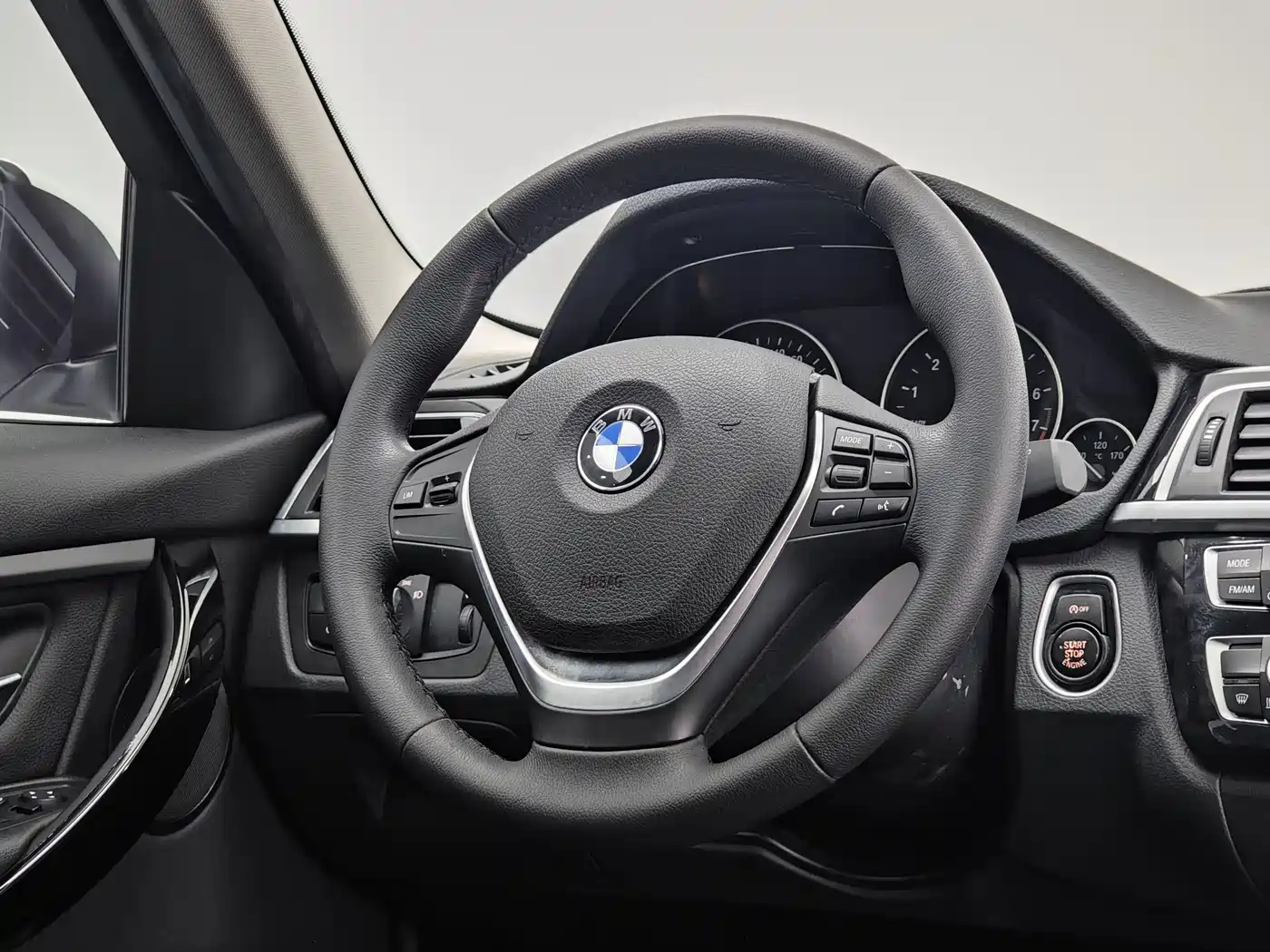 BMW 3 Series 2017 318Li Fashion фото 15