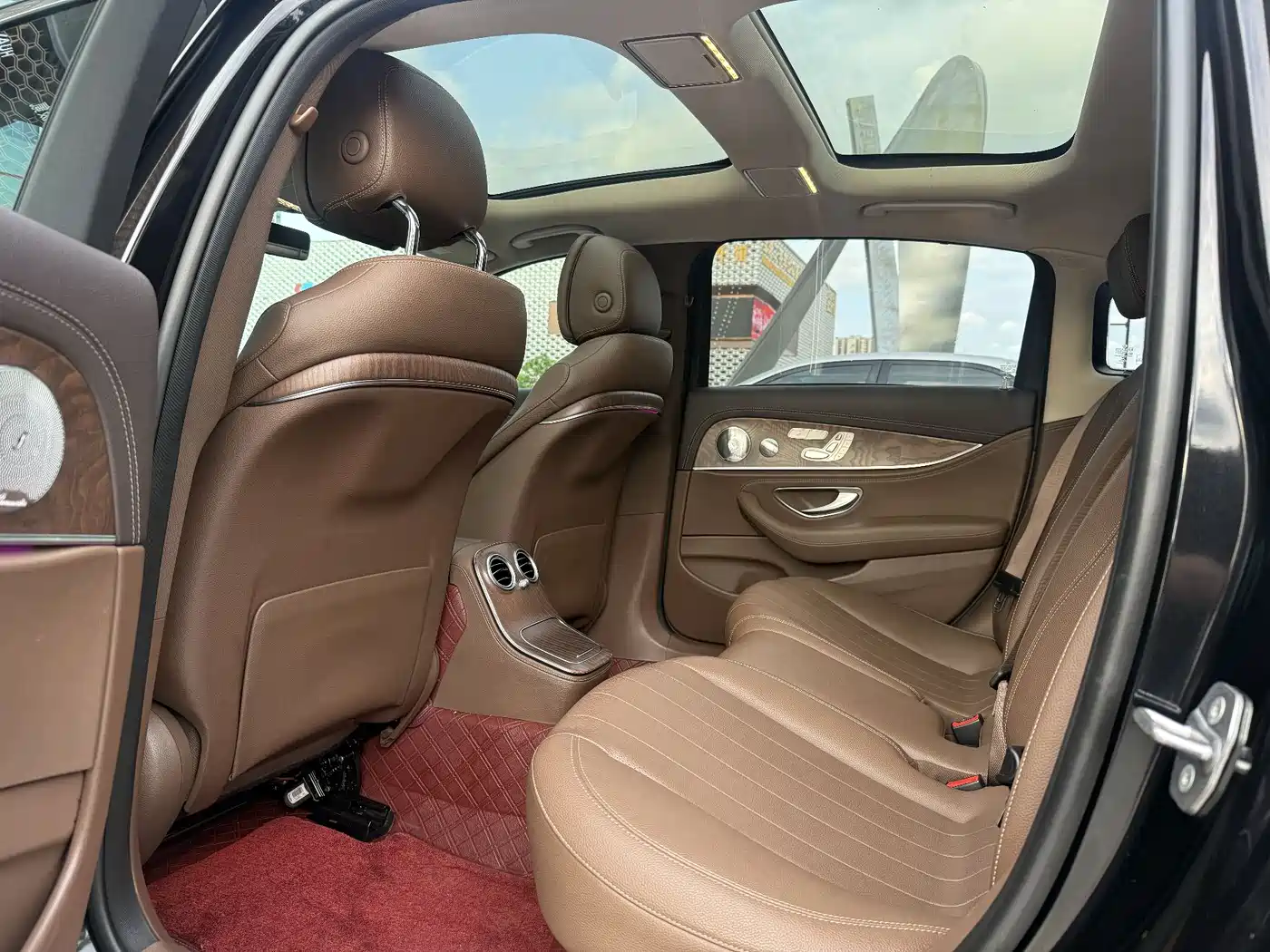 Mercedes-Benz E-Class 2021 E 300 L Luxury фото 25