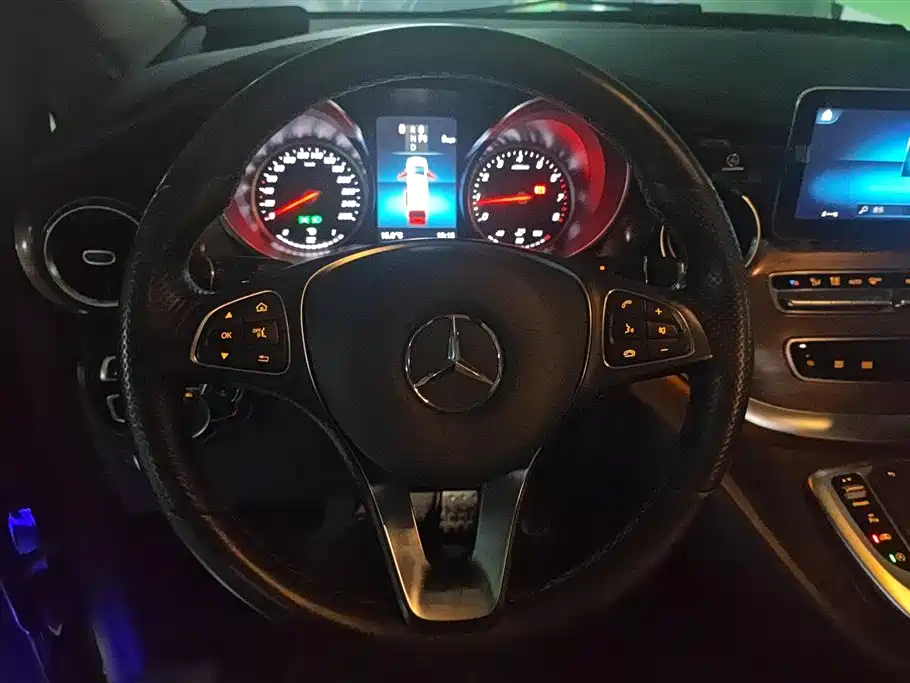 MERCEDES-BENZ V CLASS