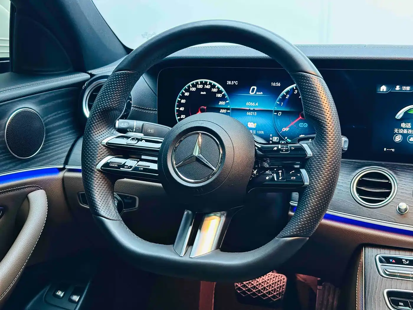 Mercedes-Benz E-Class New Energy 2022 E 350 e L Plug-in Hybrid Sports Sedan фото 5