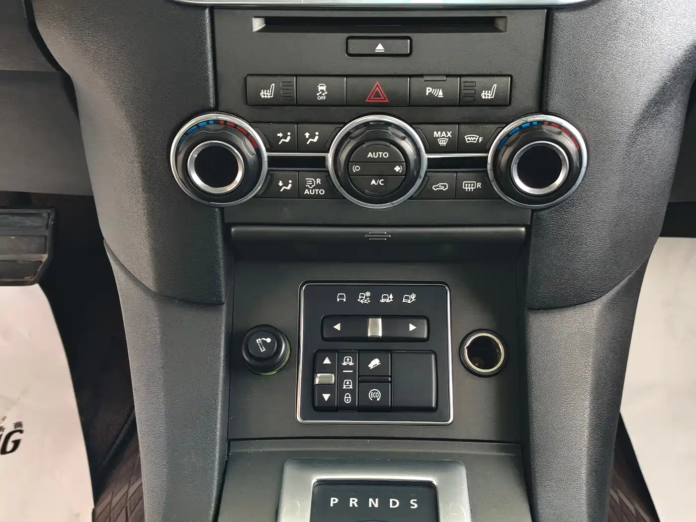 Land Rover Discovery 2016 3.0 SC V6 HSE фото 18