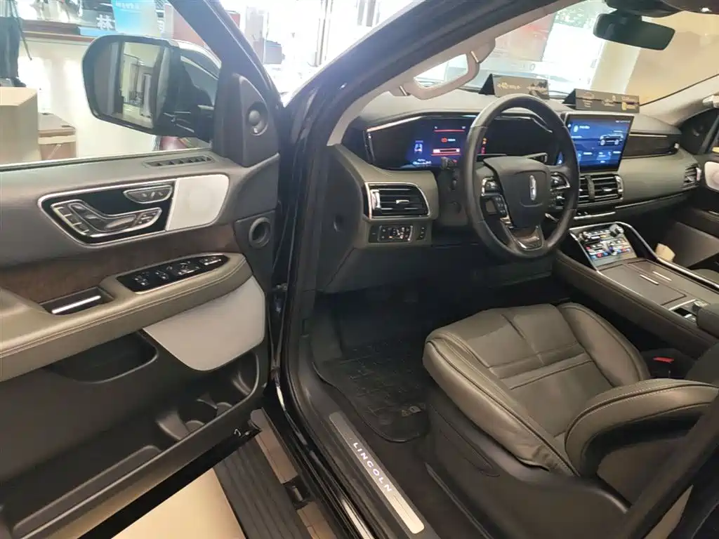 Lincoln Navigator 2026 2024 3.5T Presidential Edition