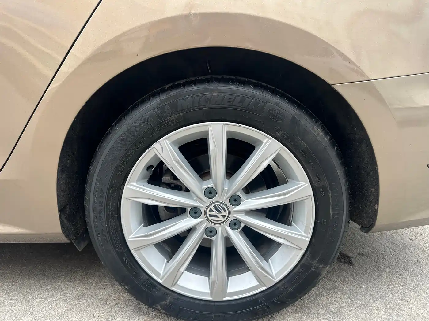 Volkswagen Passat 2016 280TSI DSG Honor Edition фото 15