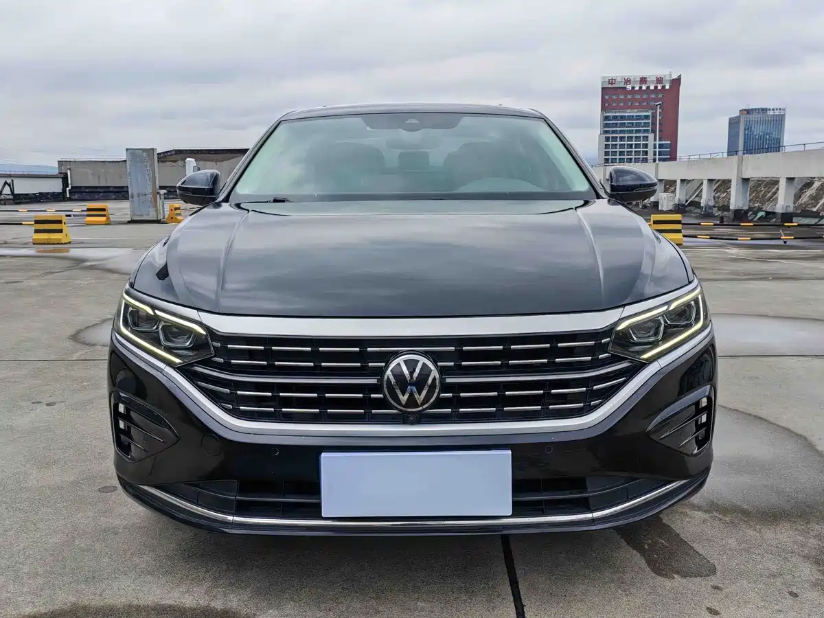 Volkswagen Passat 2023 Facelift 380TSI Luxury Edition
