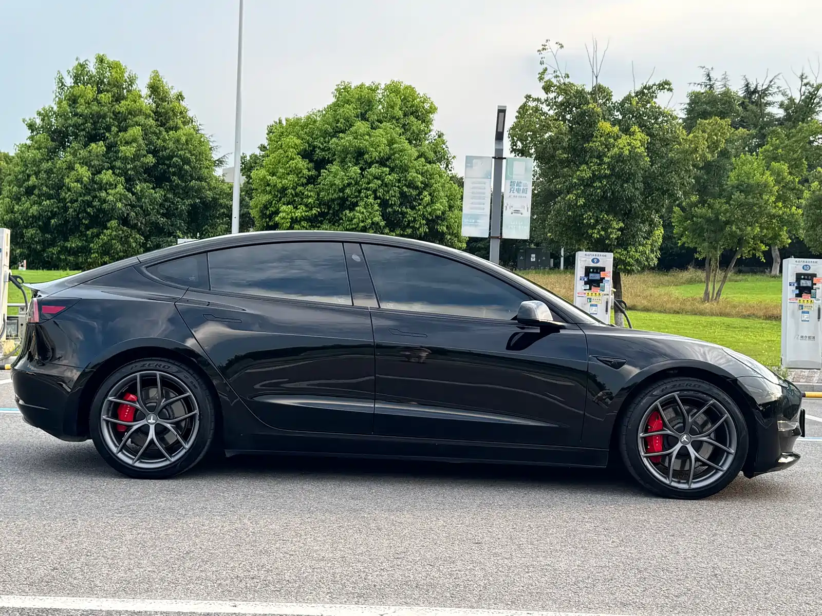 Фото 4 - Tesla Model 3