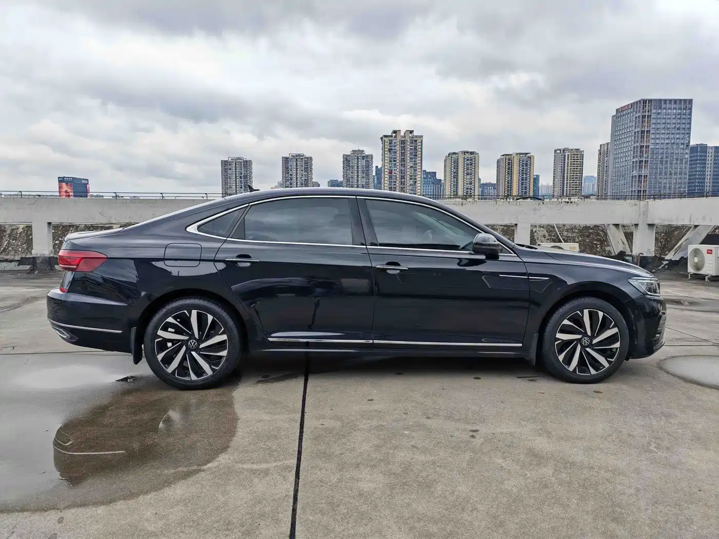 Volkswagen Passat 2023 Facelift 380TSI Luxury Edition фото 8