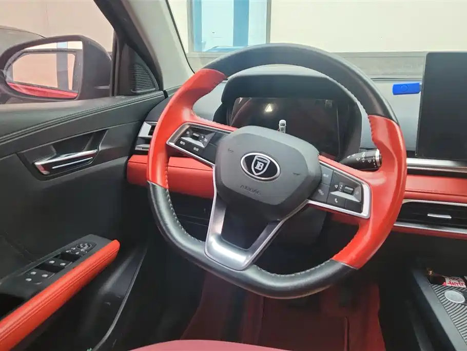 BYD E2