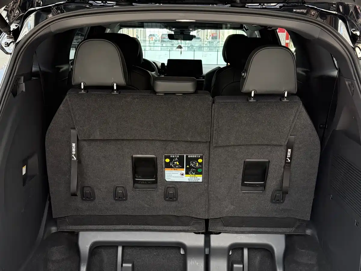 Toyota Sienna 2023 2.5L Hybrid Premium Edition фото 23
