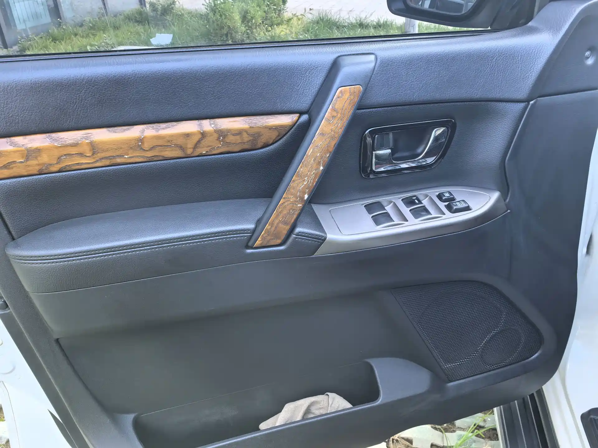 صورة 11 - Mitsubishi Pajero (Import)