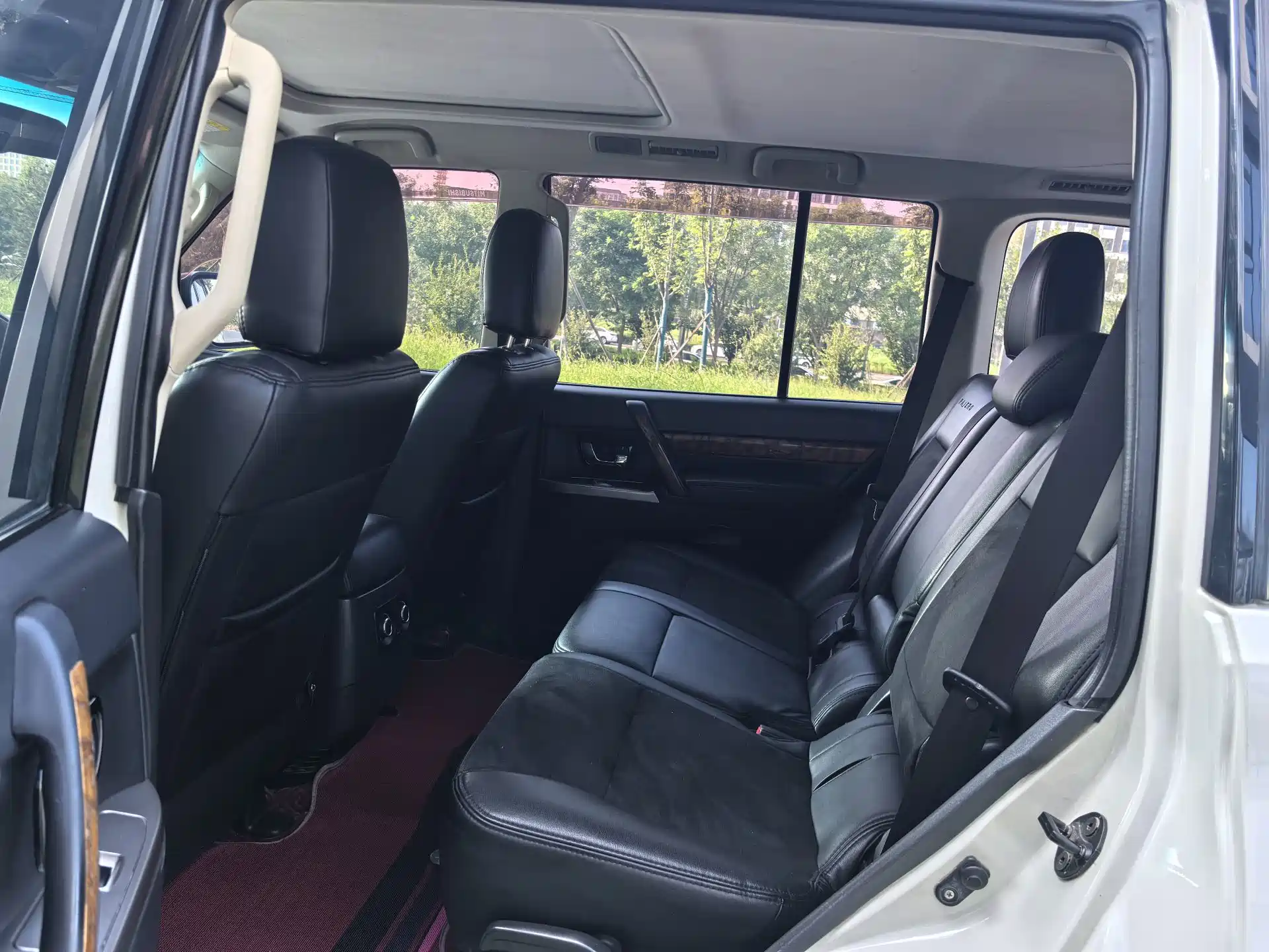 صورة 12 - Mitsubishi Pajero (Import)