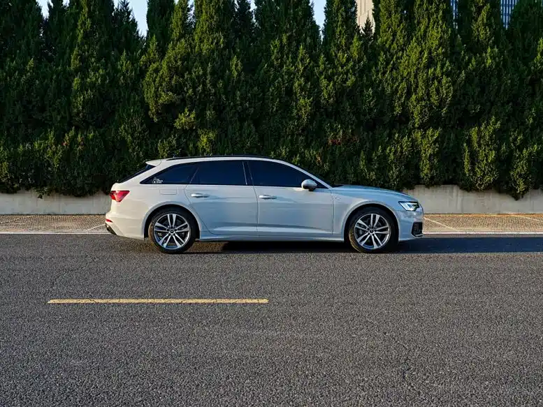 Photo 4 - Audi A6 (Import)