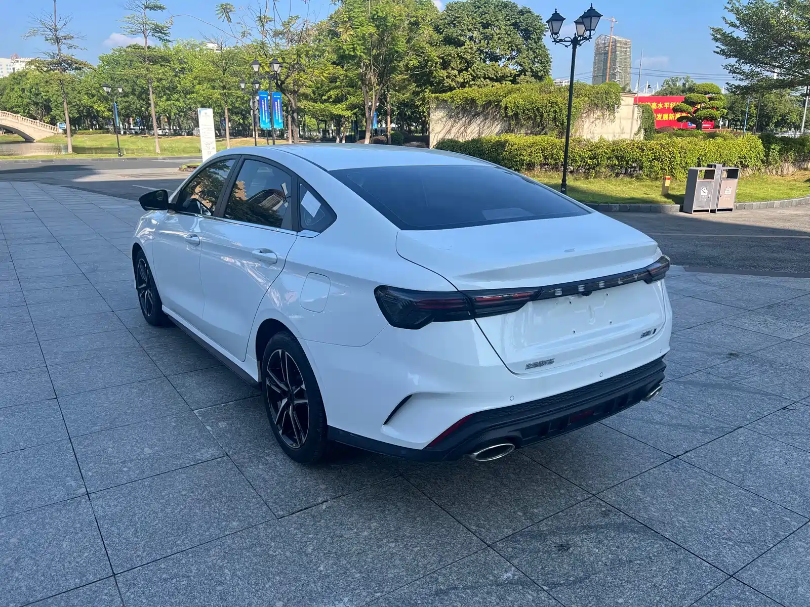 Фото 14 - Geely Binrui