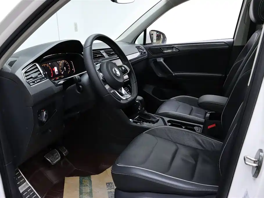 Volkswagen Tiguan L 2019 330TSI Automatic 2WD R-Line Flagship Edition China VI фото 13