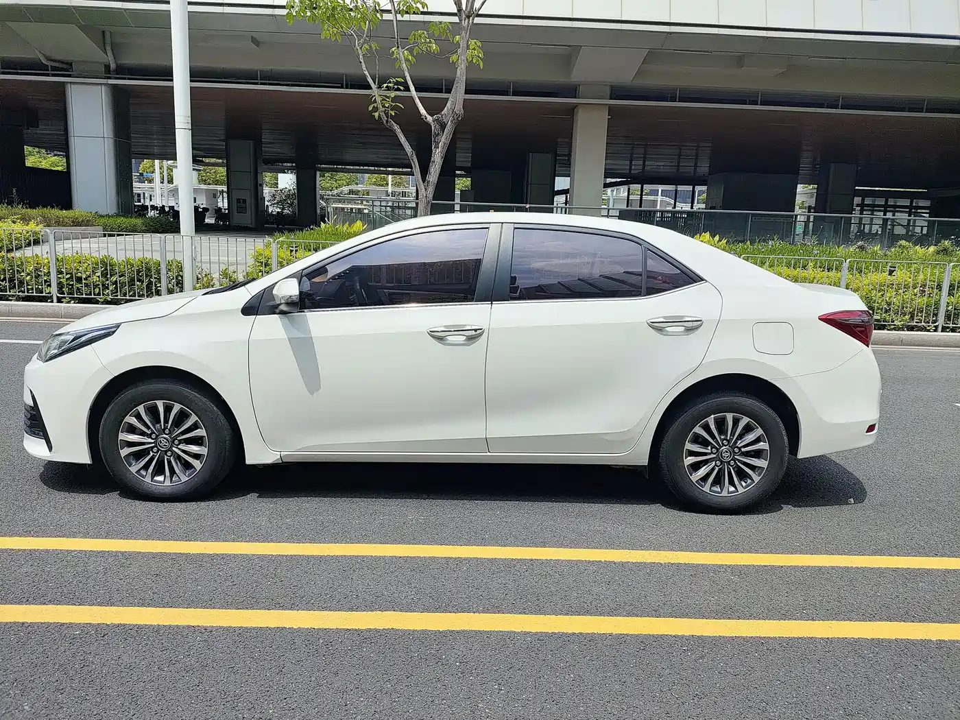 Toyota Corolla 2017 Facelift 1.2T S-CVT GL фото 8