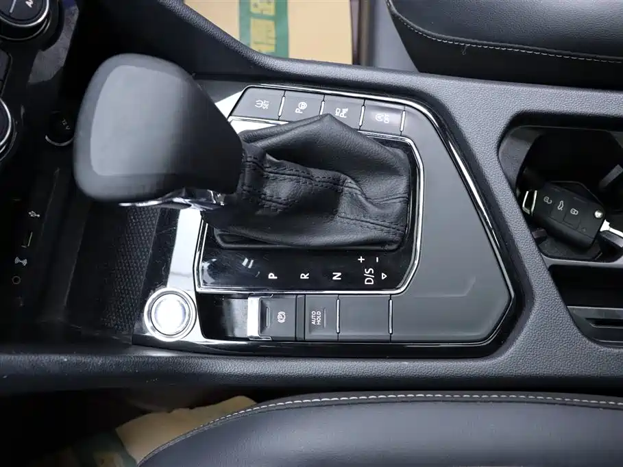 Volkswagen Tiguan L 2019 330TSI Automatic 2WD R-Line Flagship Edition China VI фото 10