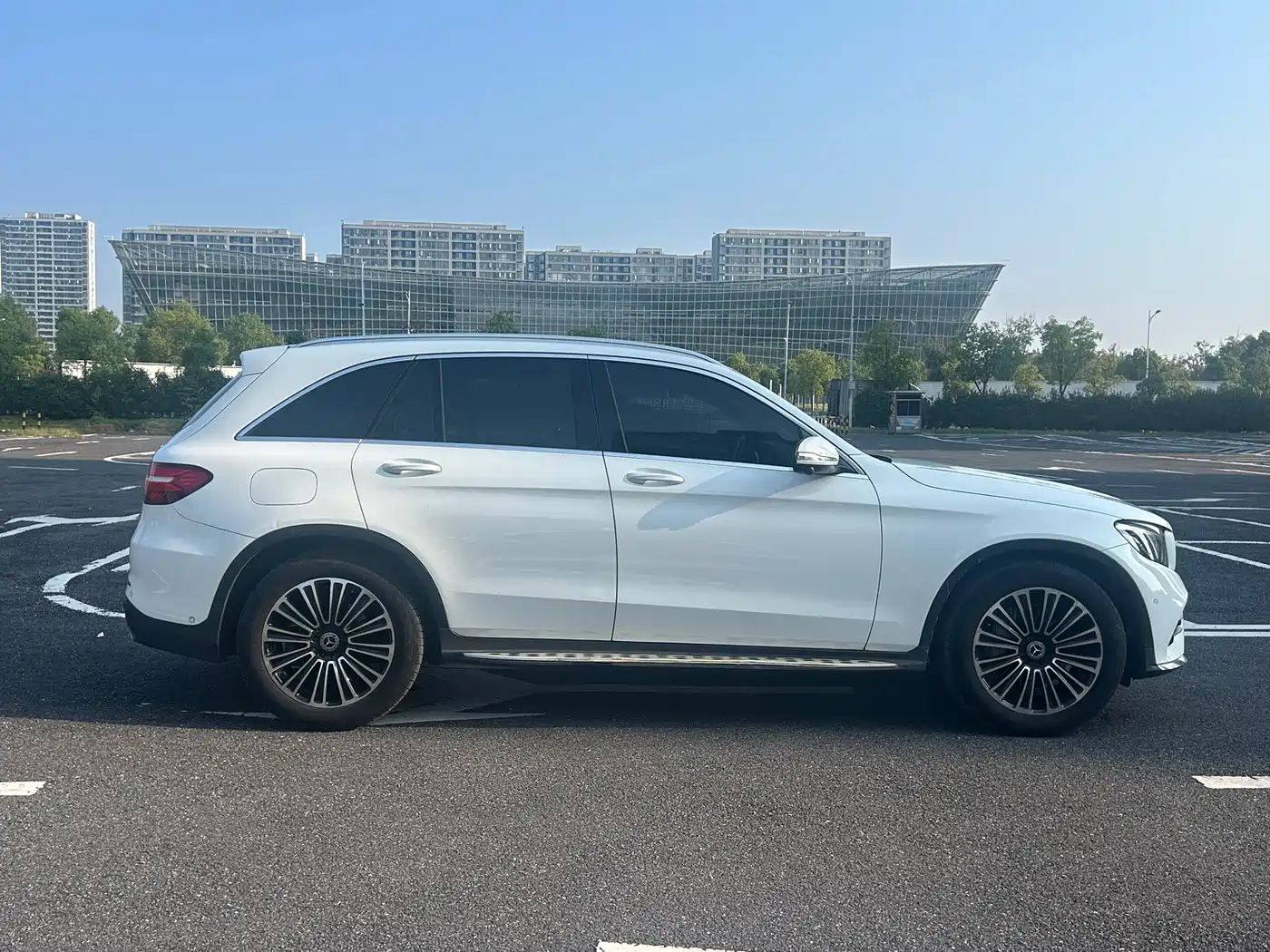 صورة 7 - Mercedes-Benz GLC