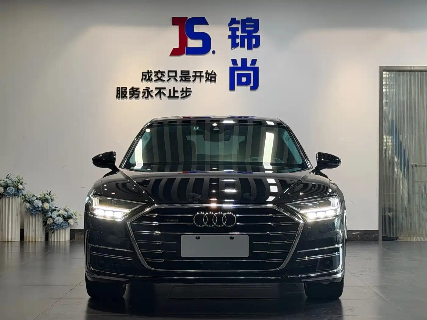 Фото 2 - Audi A8