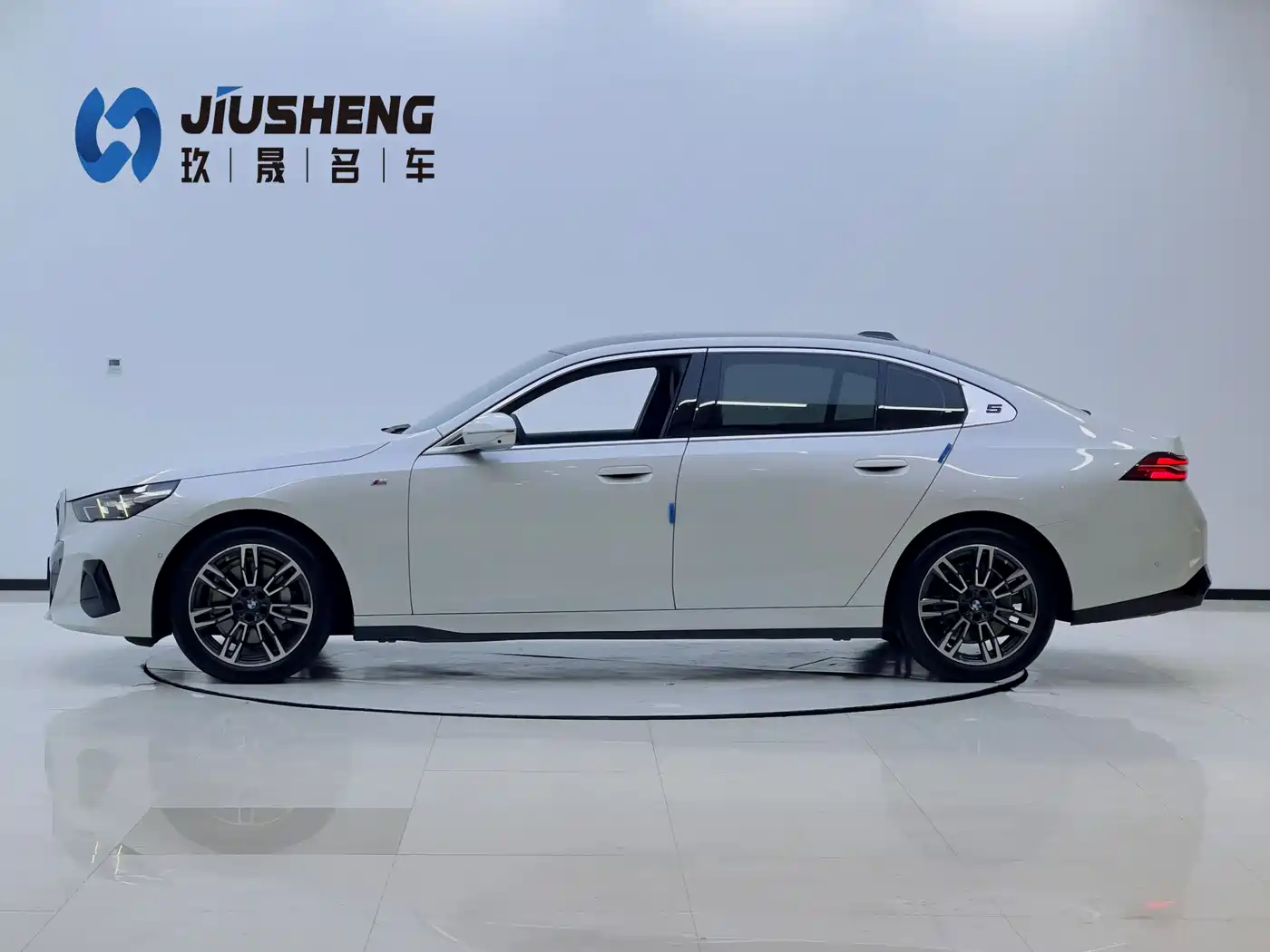BMW 5 Series 2024 530Li Leading M Sport Package фото 2