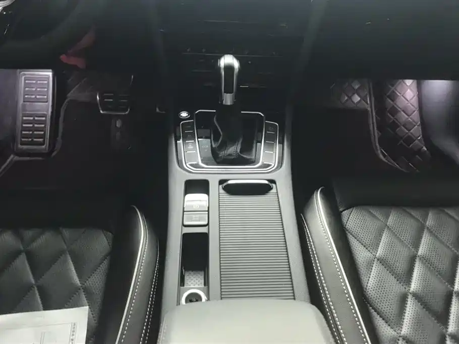 VOLKSWAGEN MAGOTAN GTE PLUG IN HYBRID