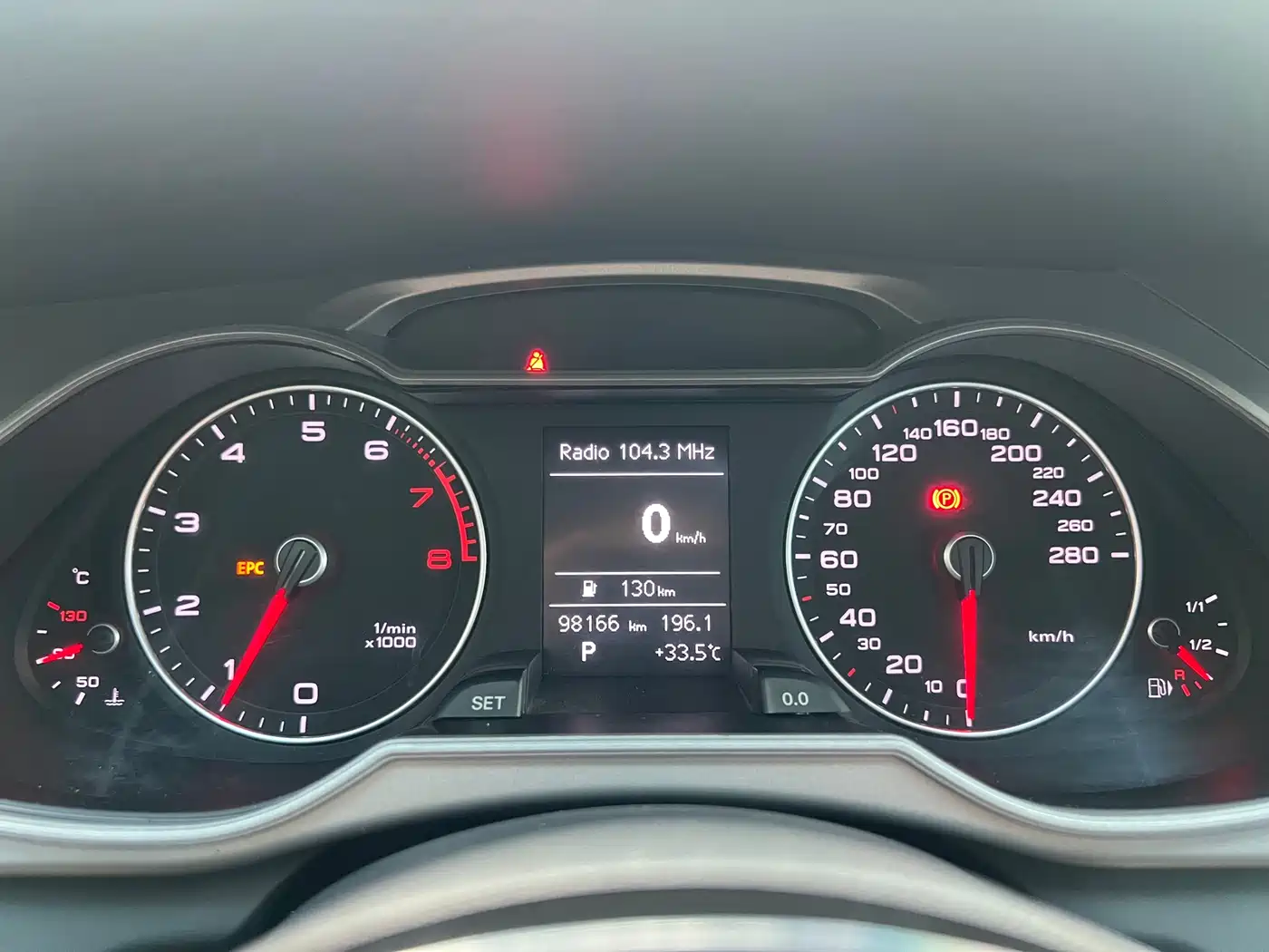Фото 13 - Audi A4L