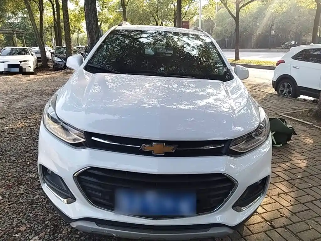 Photo 3 - Chevrolet Trax