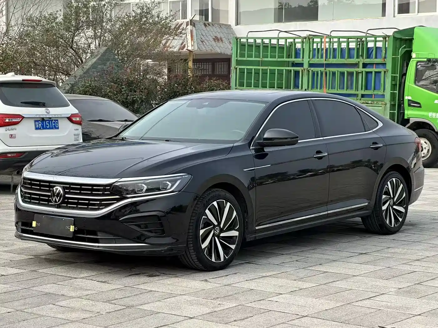 VOLKSWAGEN PASSAT
