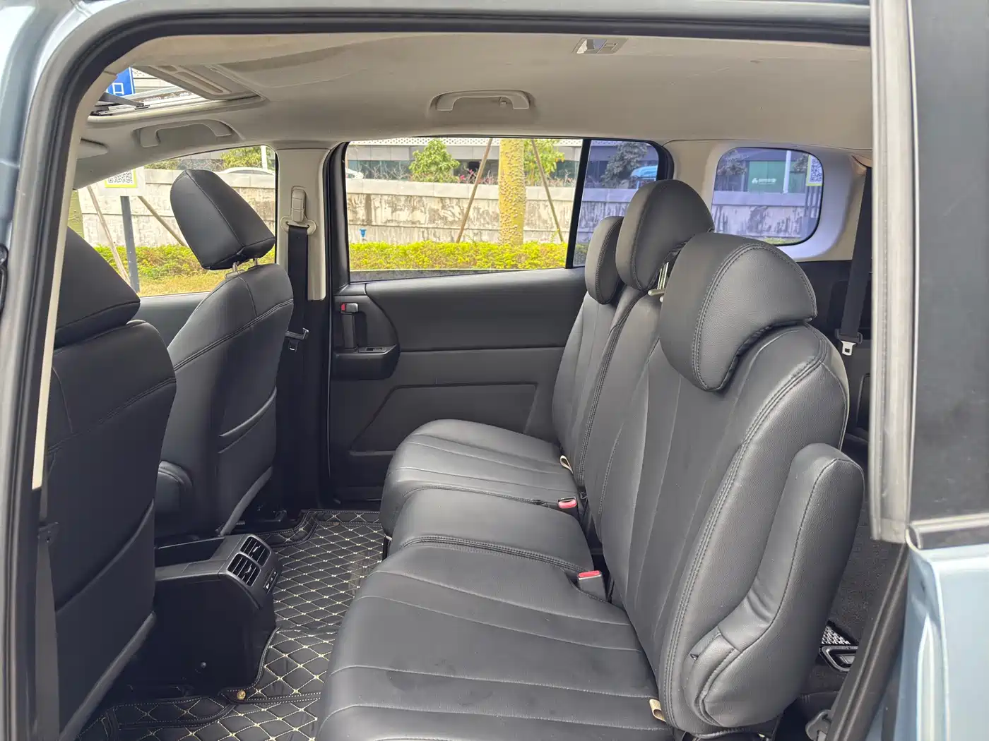 Mazda Mazda5 2012 2011 2.0L Automatic Luxury