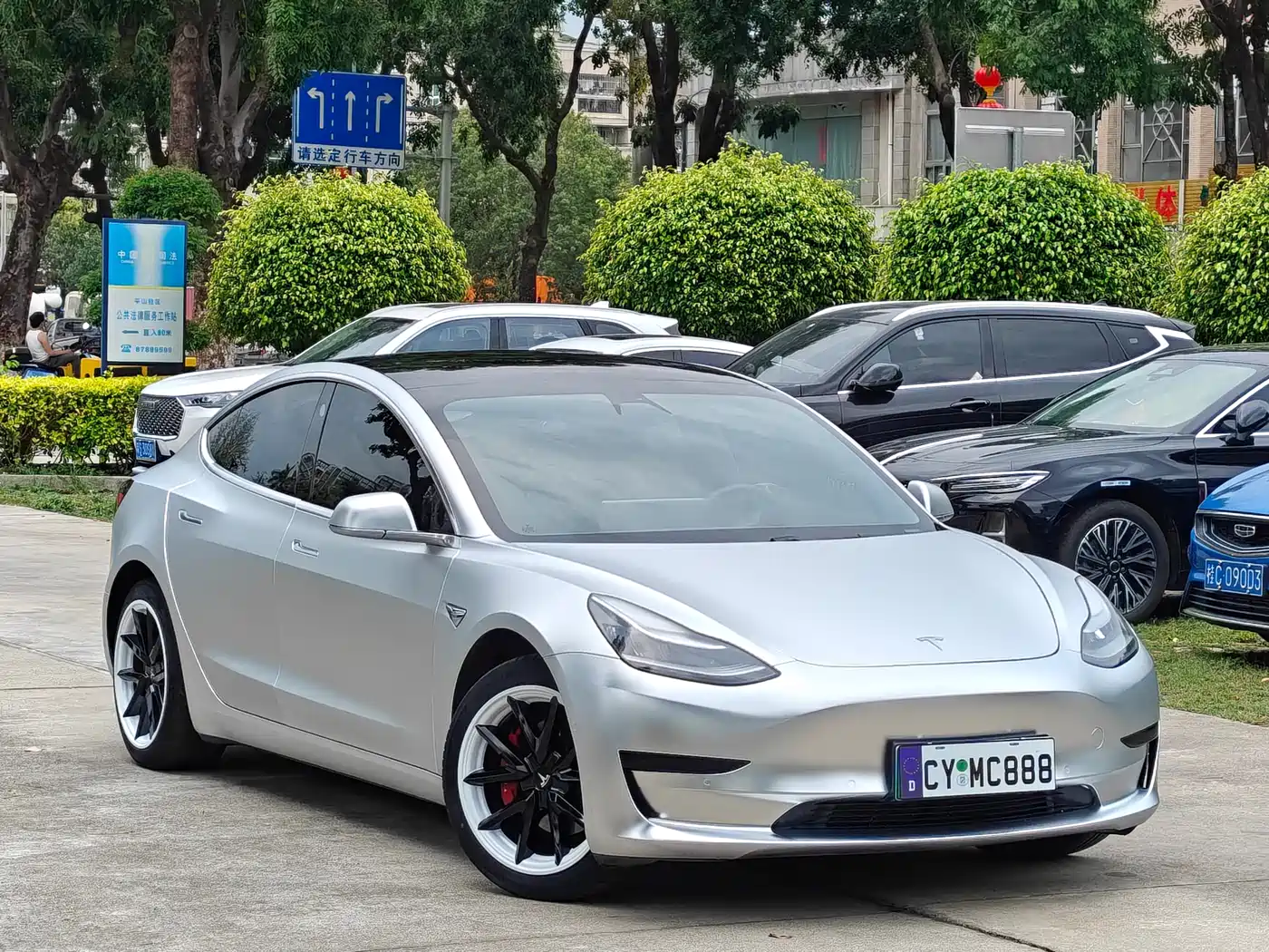 TESLA MODEL 3