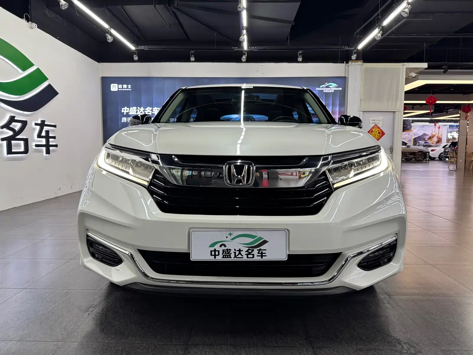 Фото 2 - Honda Avancier