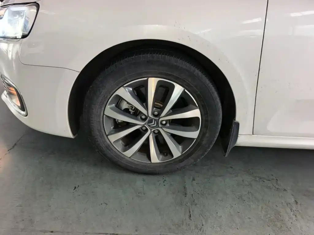 Фото 23 - Citroën C6