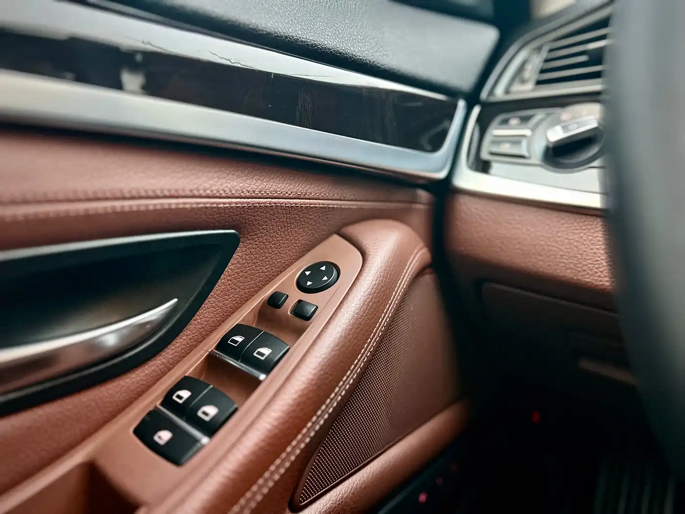 BMW 5 Series 2014 525Li Leading фото 20