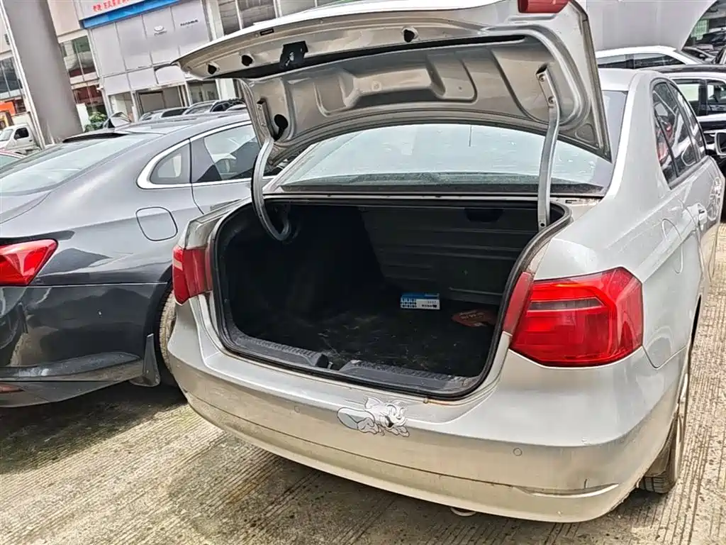 Volkswagen Jetta 2015 1.6L Manual Comfort фото 19