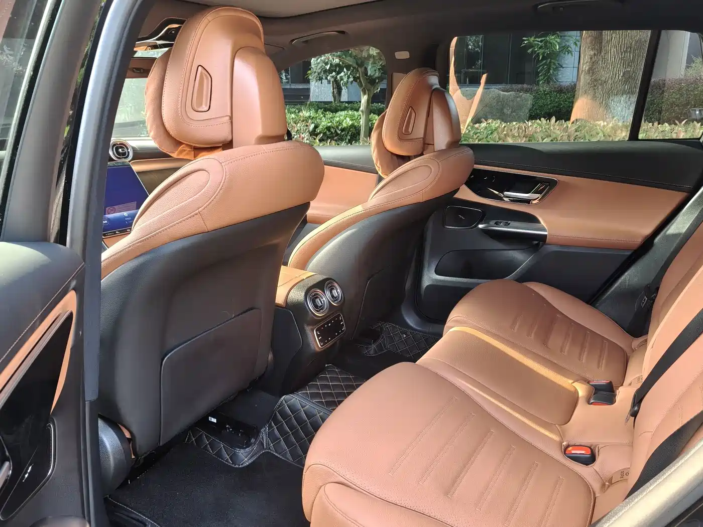 Photo 9 - Mercedes-Benz GLC