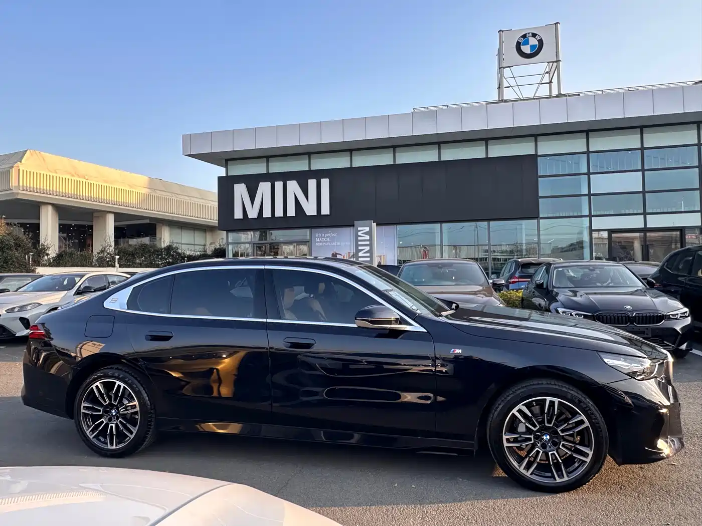 BMW 5 Series 2025 525Li M Sport Package фото 6