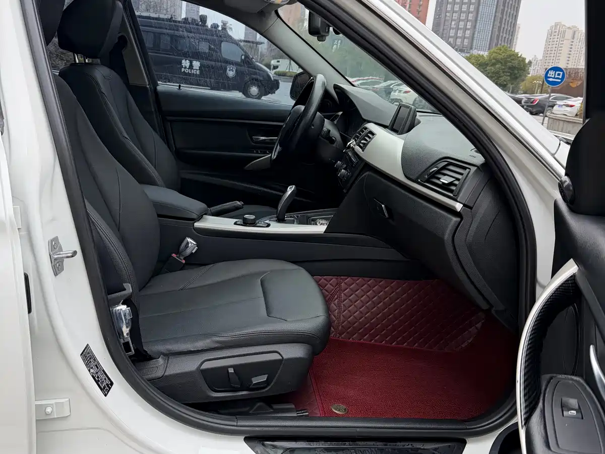 BMW 3 Series 2015 320Li Fashion фото 8