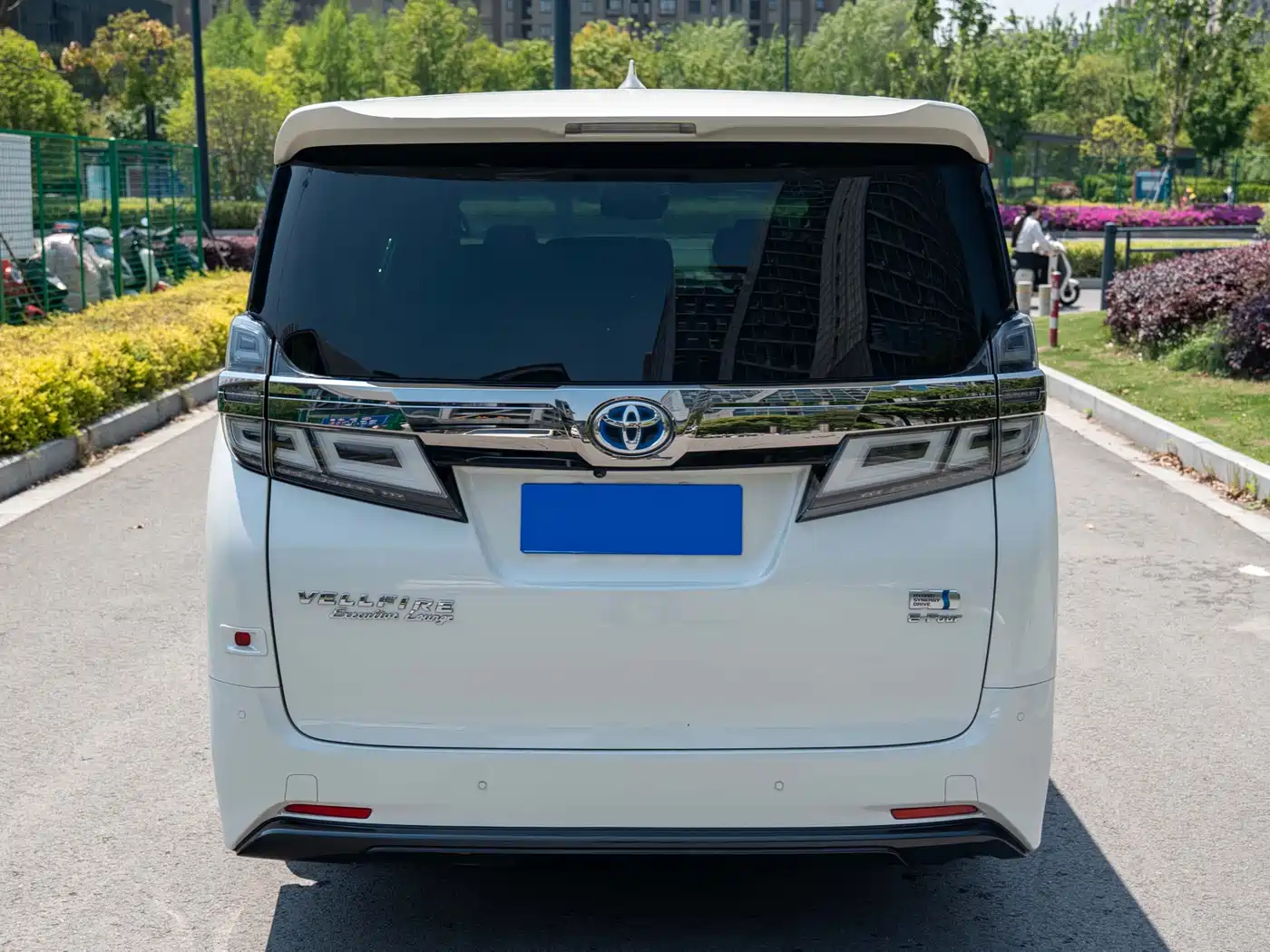 Toyota Vellfire 2020 Twin Engine 2.5L HV Premium Edition фото 5