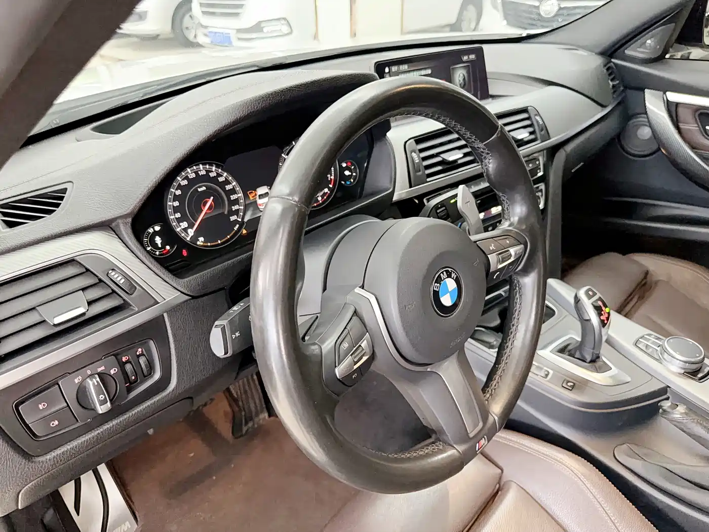 BMW 3 Series 2018 330i M Sport Black Night Edition фото 7